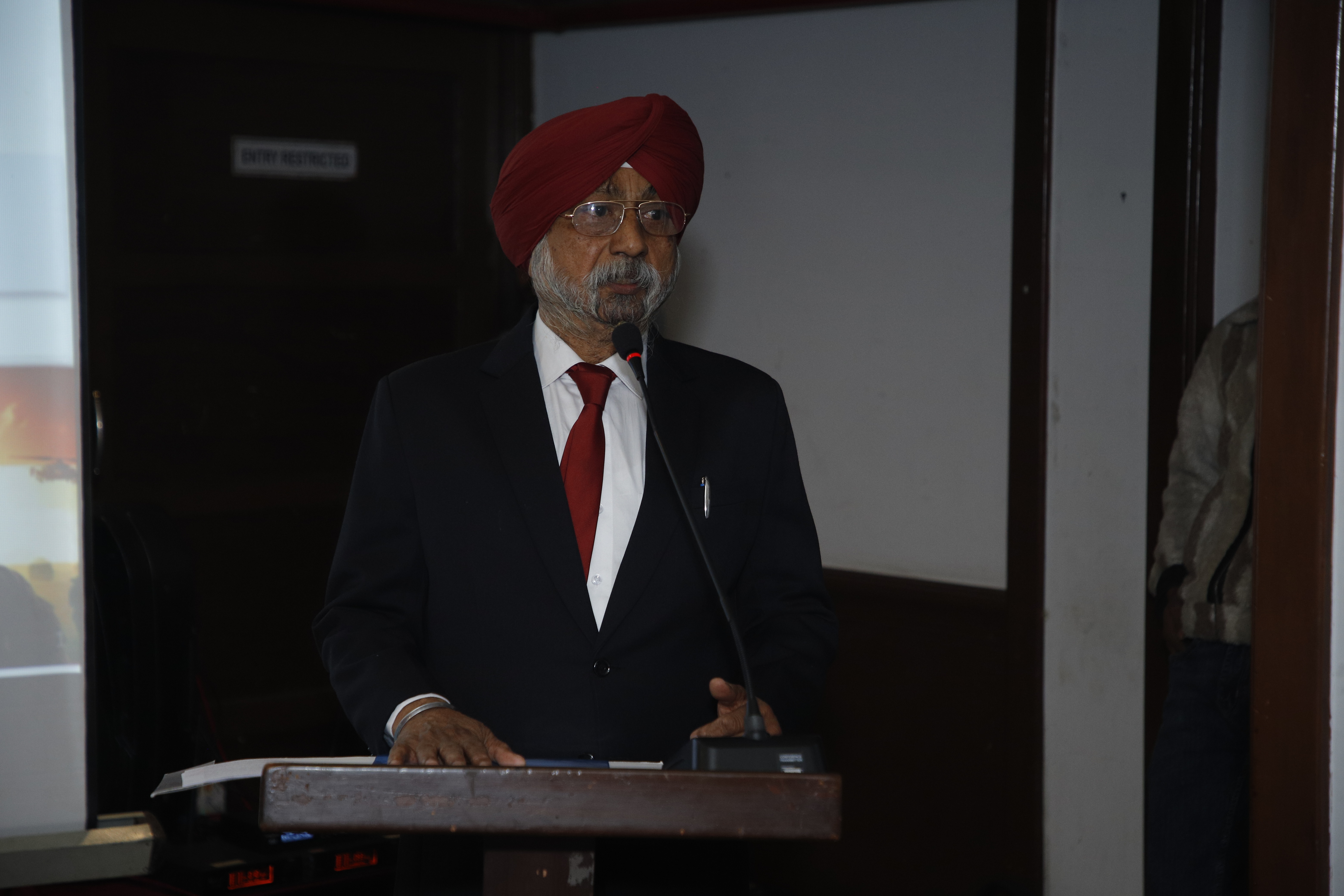 Mr Sukhvinder Singh ED MMA welcoming guests at MMA IIA leadership talk